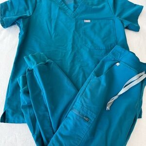 Figs Scrub Set in Pacific Blue Catarina Top Zamora Joggers Med P & Large F17